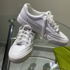 New White leather tenis shoes